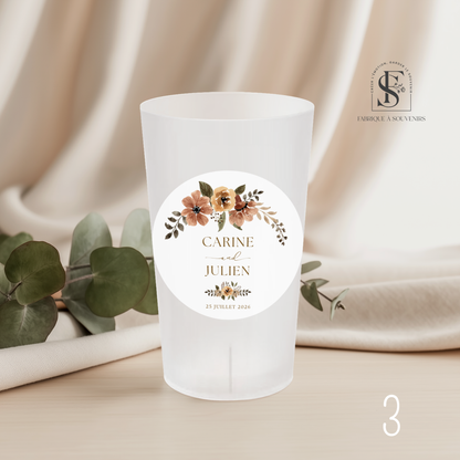 Gobelet Ecocup personnalisé – modèle 3 – prénoms et date personnalisables avec fleurs aux tons naturels