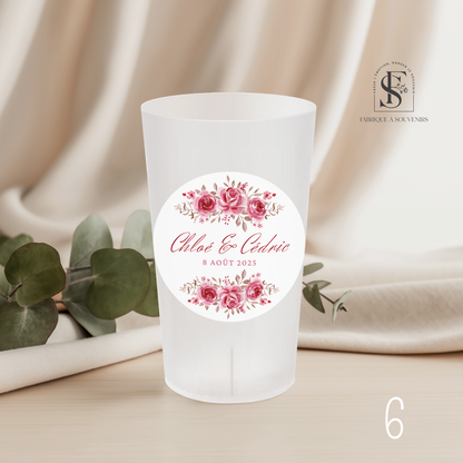 Gobelet Ecocup personnalisé – modèle 6 – prénoms et date personnalisables avec fleurs roses élégantes